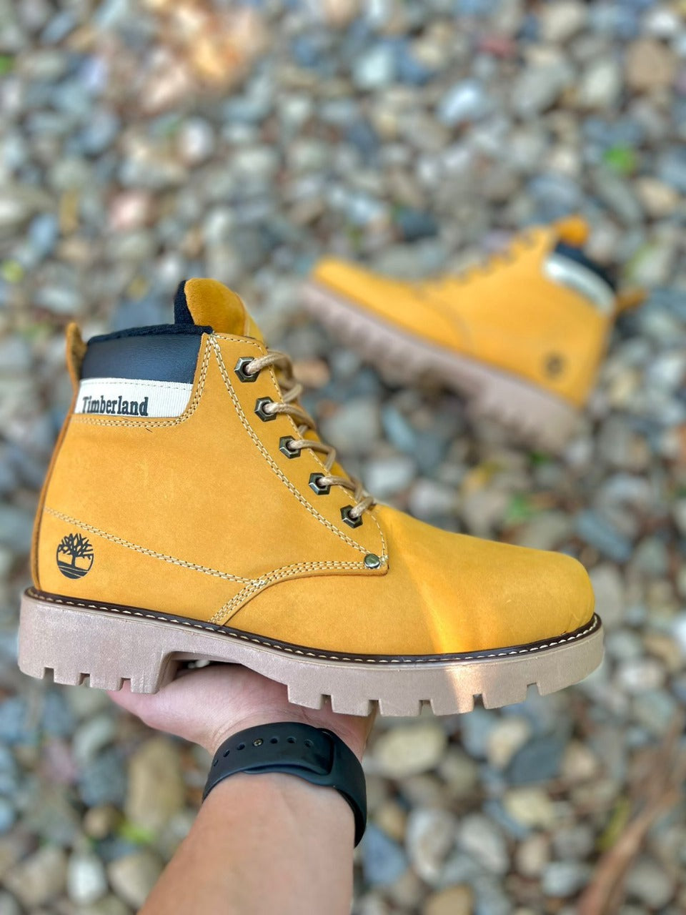BOTAS EN CUERO ESTILO RETRO