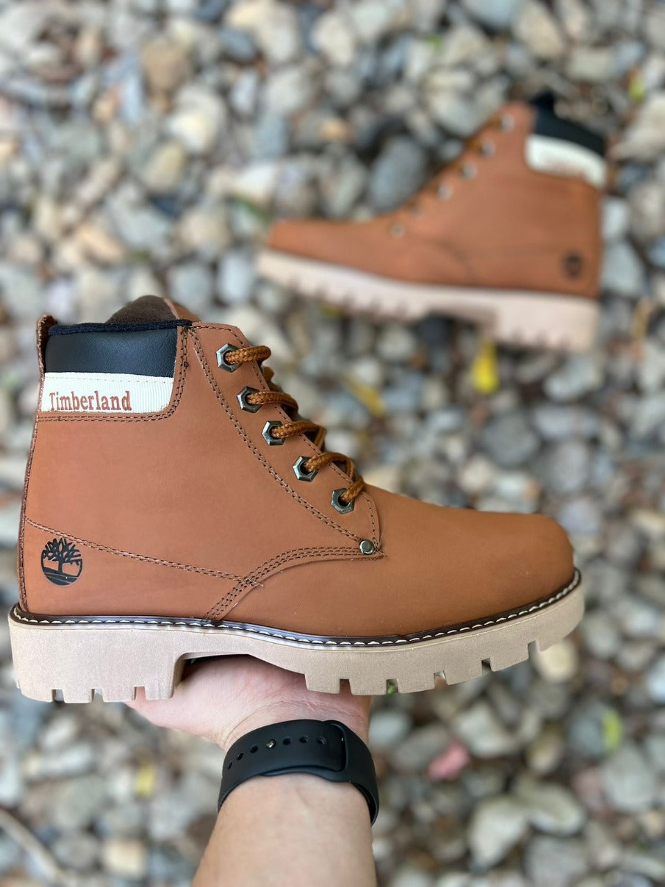 BOTAS EN CUERO ESTILO RETRO