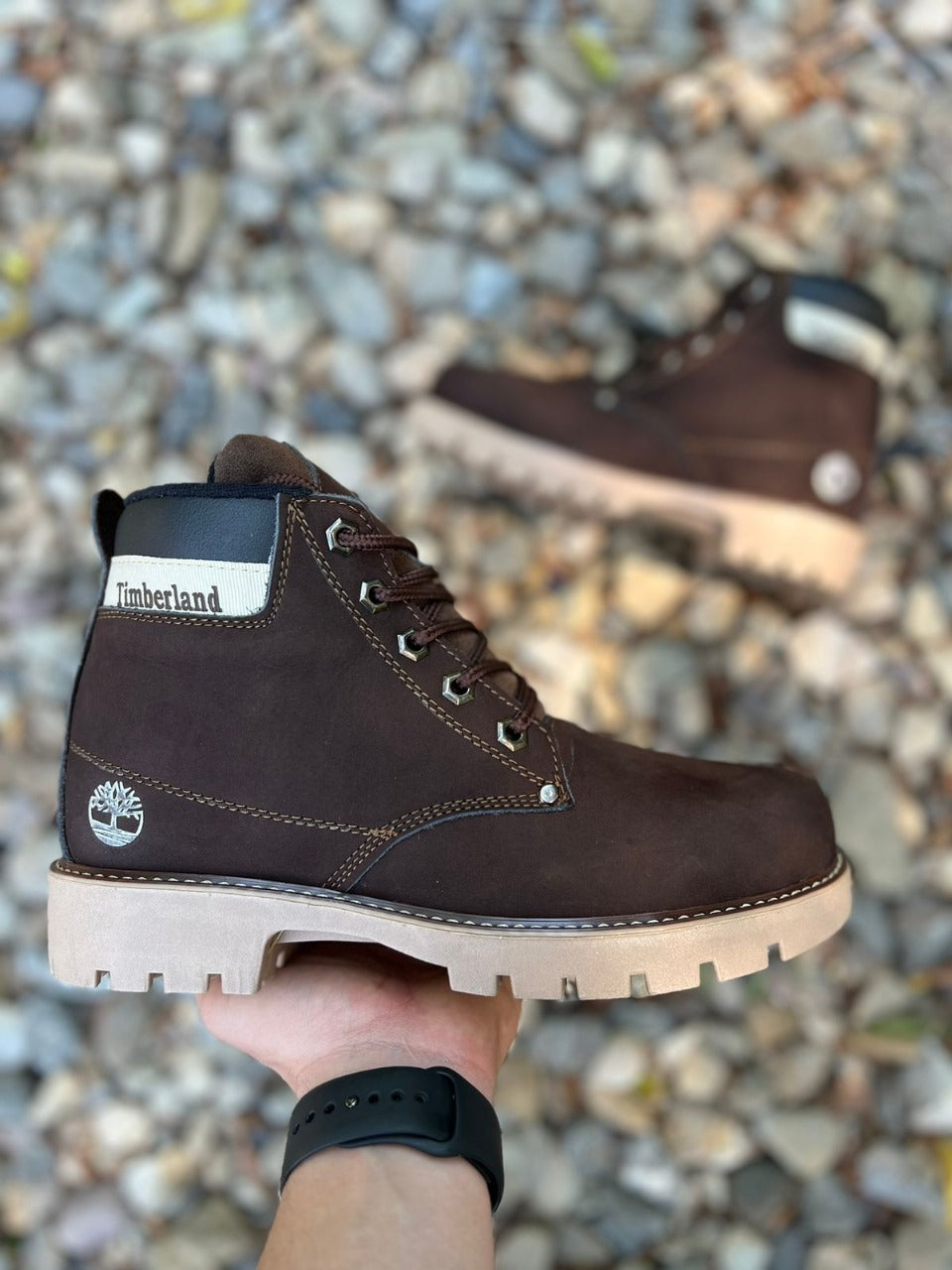 BOTAS EN CUERO ESTILO RETRO
